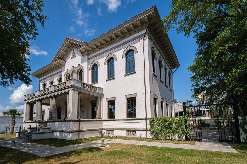 Exterior of the 1908 grand in Gainesville, Fl.