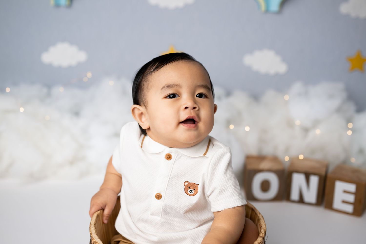 Close up shot in dreamy cloud and hot air balloon themed first birthday photo setup.