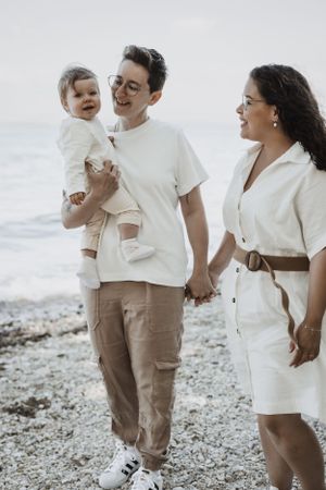 Shooting famille en extérieur – Des instants joyeux et spontanés en plein air