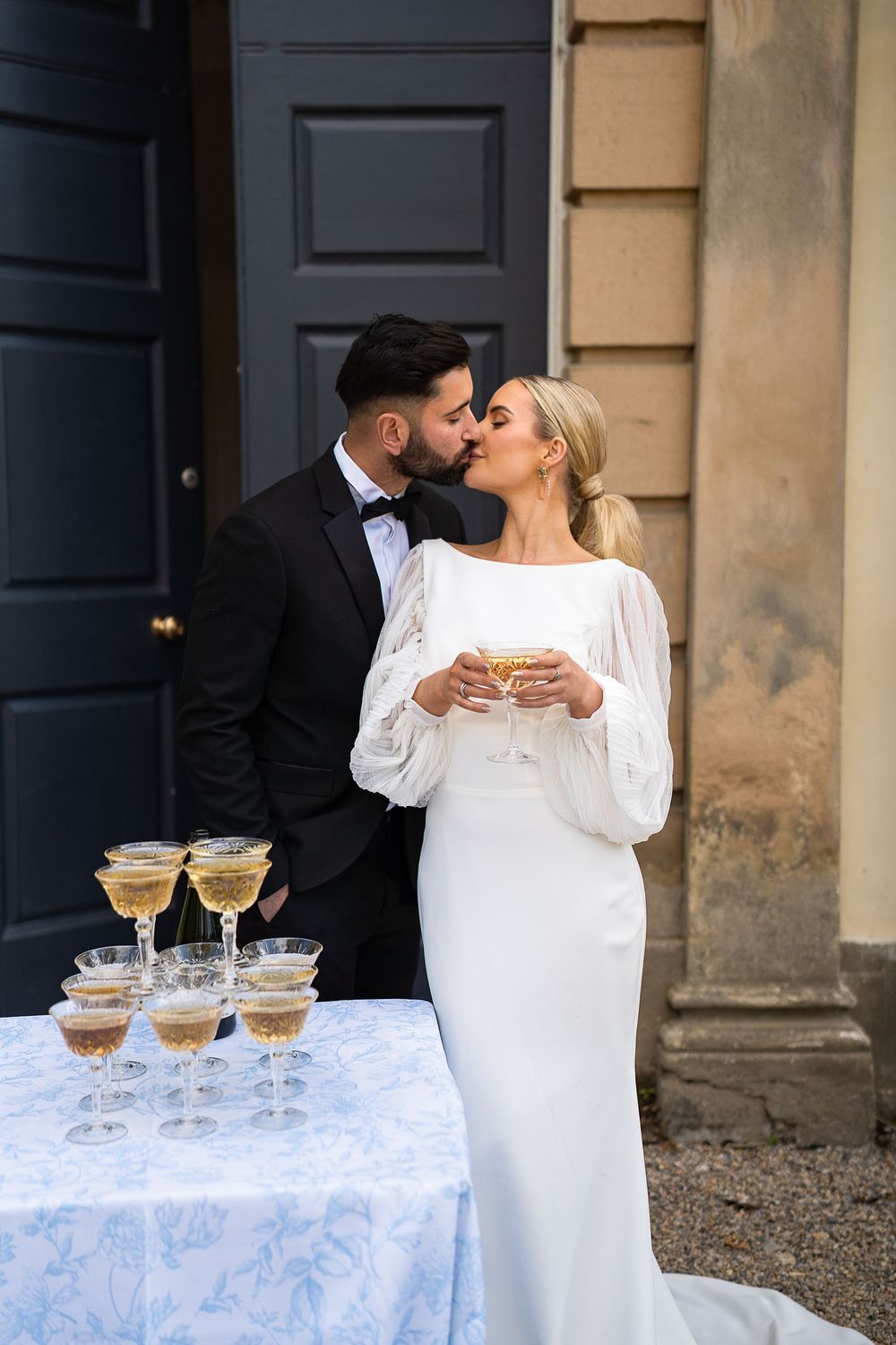 champagne tower , dress @monreal_bridal