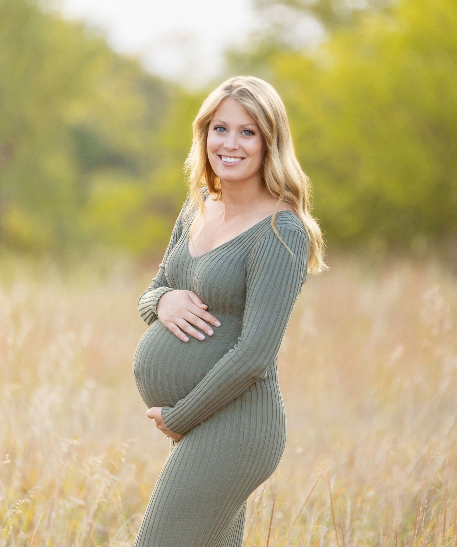 Maternity photoshoot in north iowa.