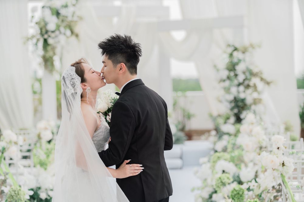 Bride and groom outdoor garden ceremony at RH hotel, Sibu, Sarawak
