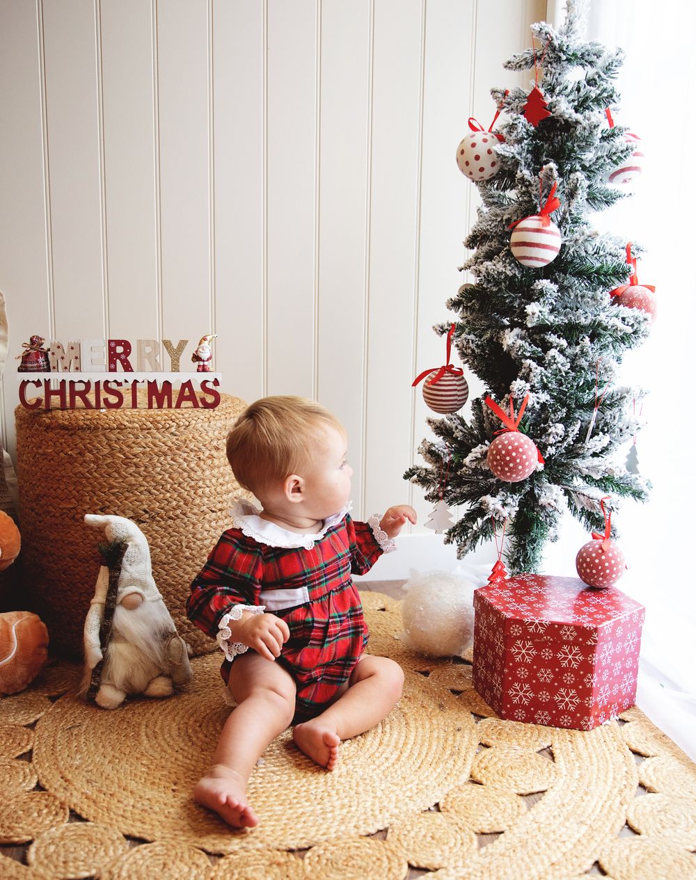 Festive family and baby photo session Bexley 2025 with children smiling