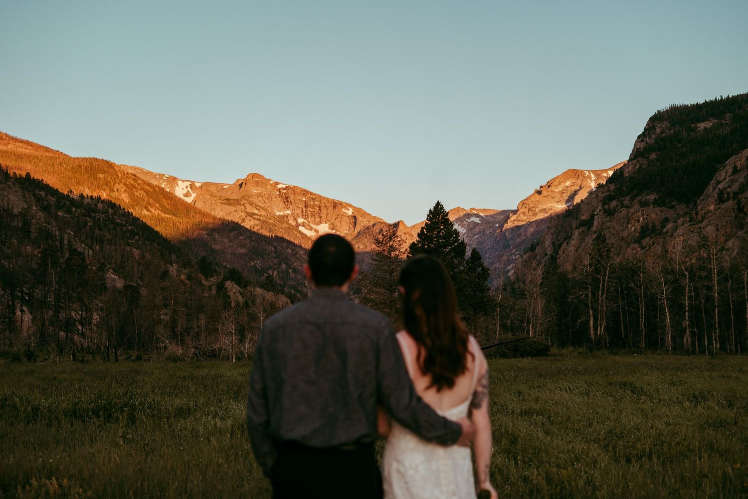 Outdoor wedding ceremony in Wyoming with mountain views and rustic charm