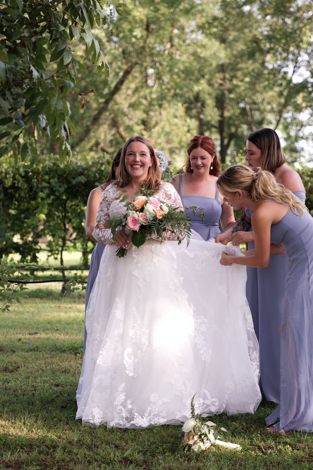 Getting ready for the wedding in Griffin, Georgia: Bride and bridal party