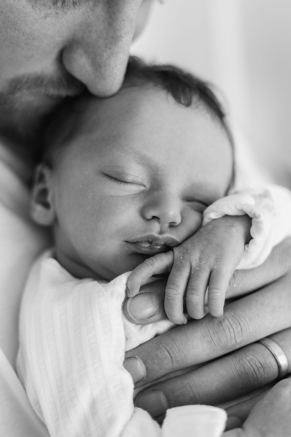 Nottingham newborn photographer calm sleepy baby led session studio NG16