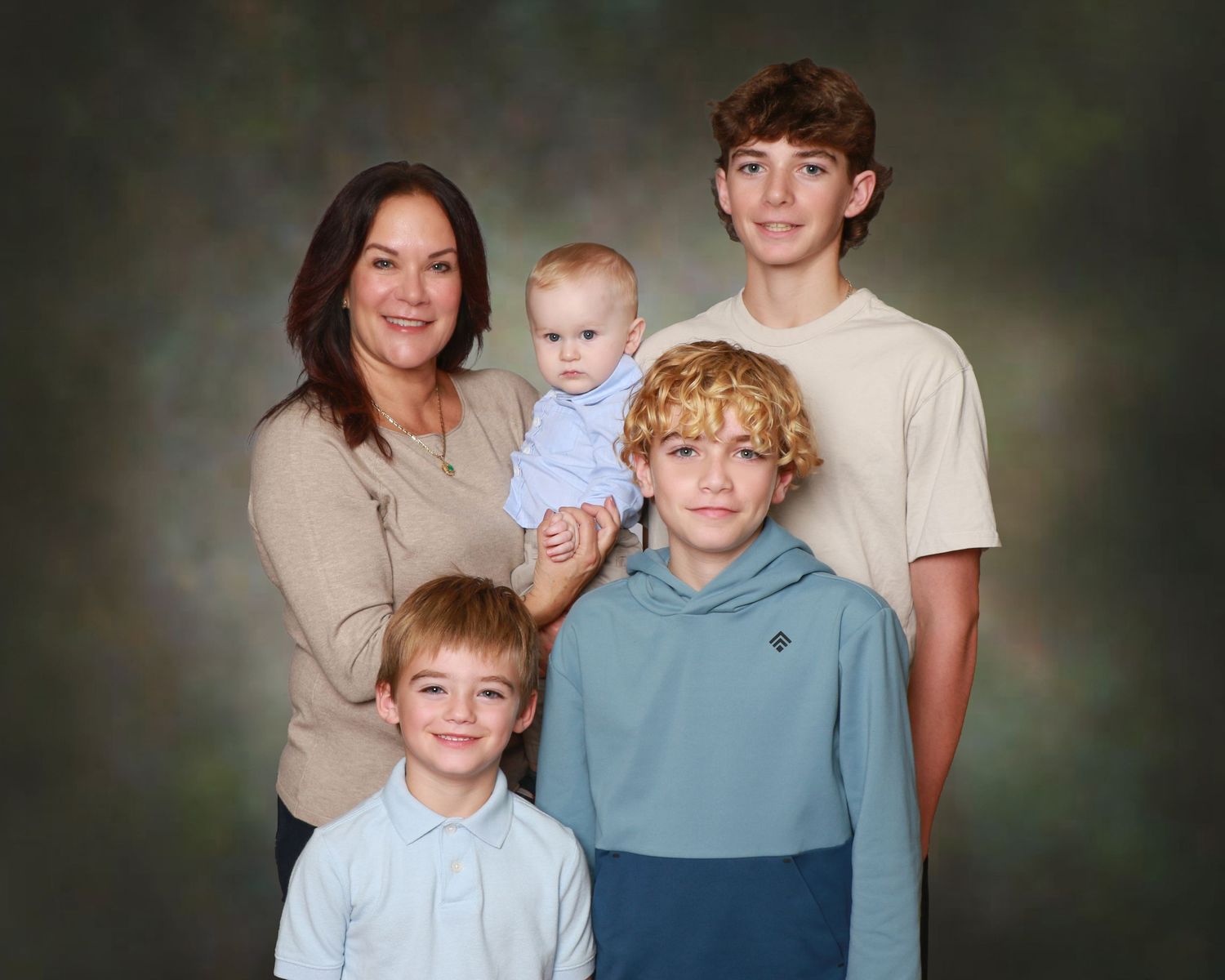 Extended family group photo in studio with coordinated outfits