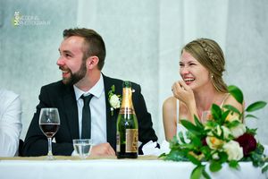 Capturing funny speeches at the reception