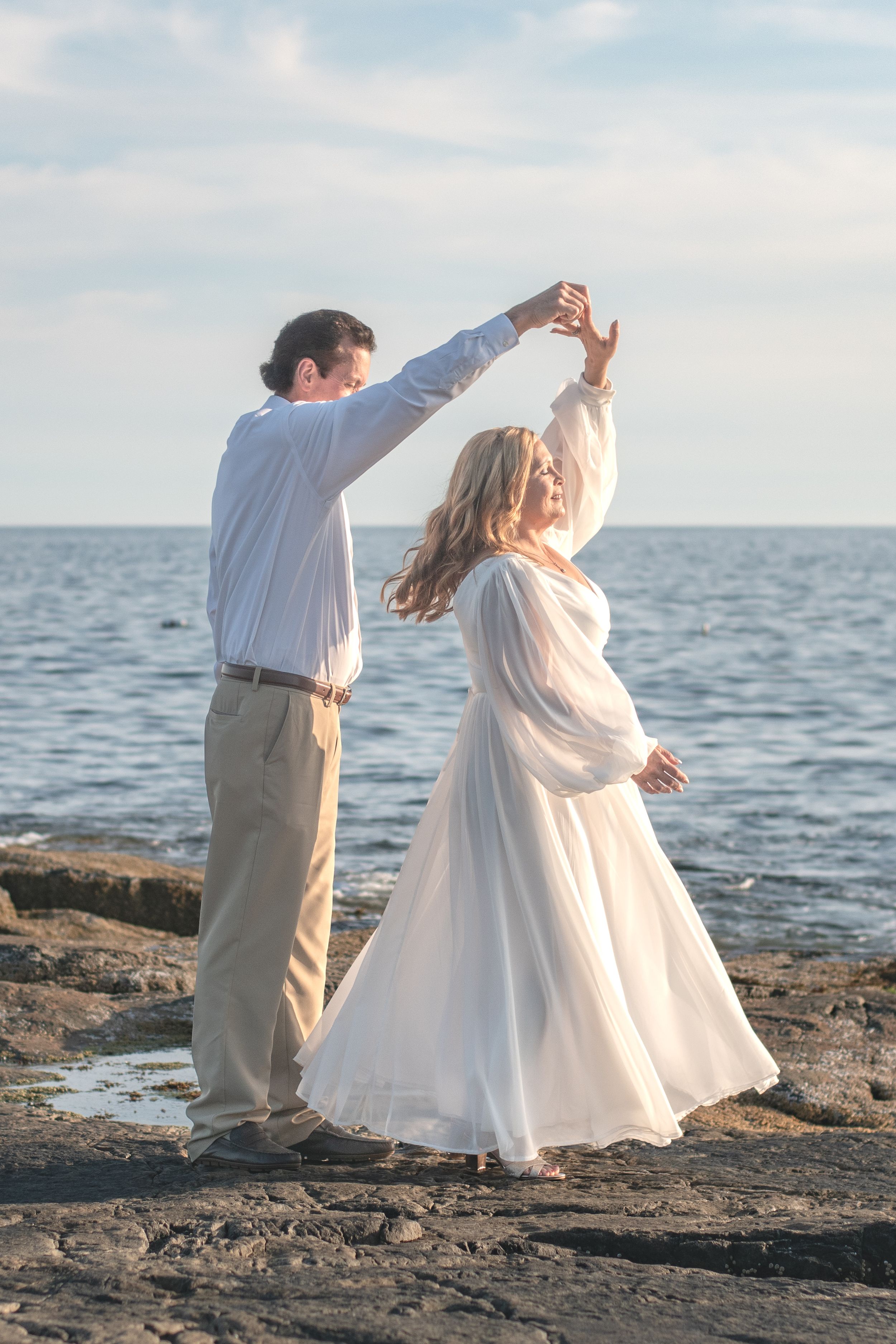 Couple engagement photoshoot in Acadia, Maine. Vow renewal by the water near Bar Harbor, Maine Elopement wedding ceremony