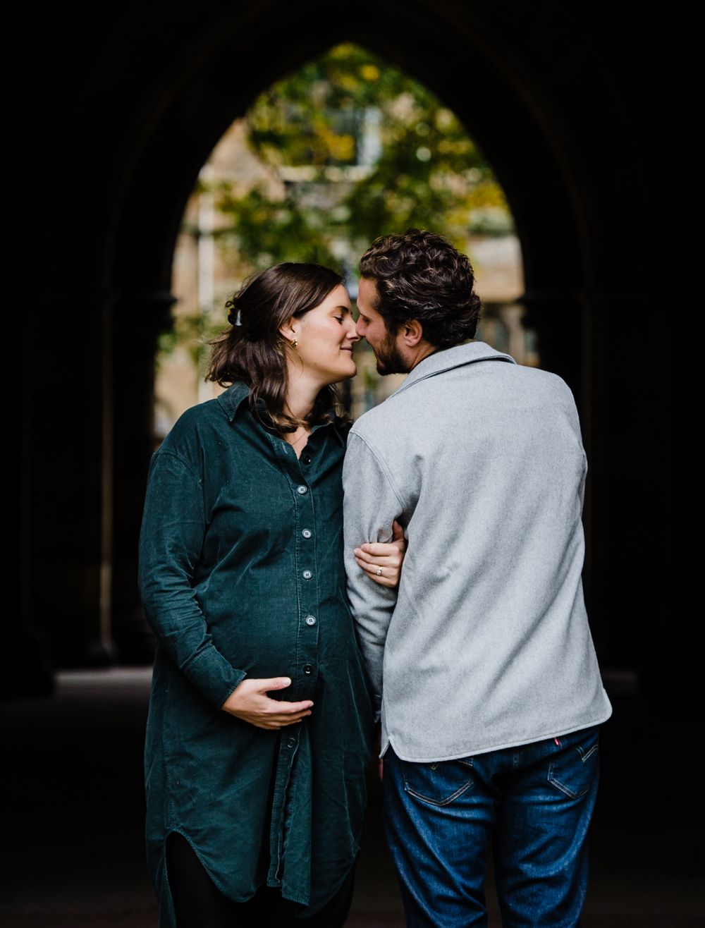 Expecting couple kissing in Scottish city shoot.