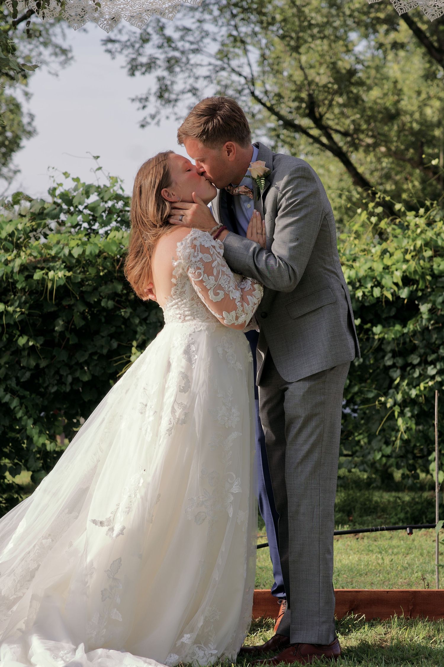 Outdoor wedding in Griffin, Georgia with bride in white dress