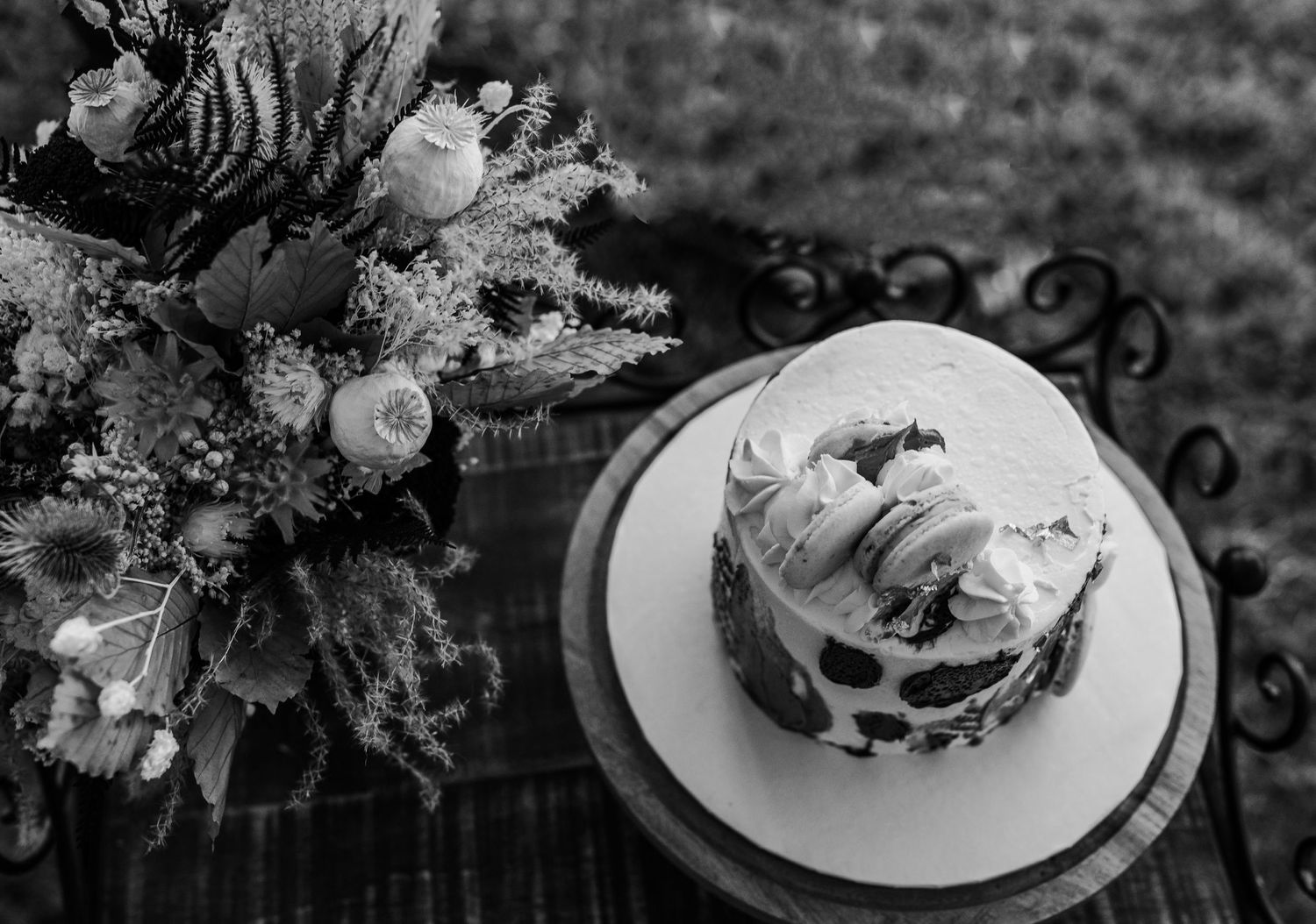A black and white photo of a cake during an intimate summer wedding.