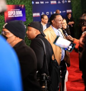 Media and guests gather on the red carpet at the 25th Anniversary Super Bowl celebration.