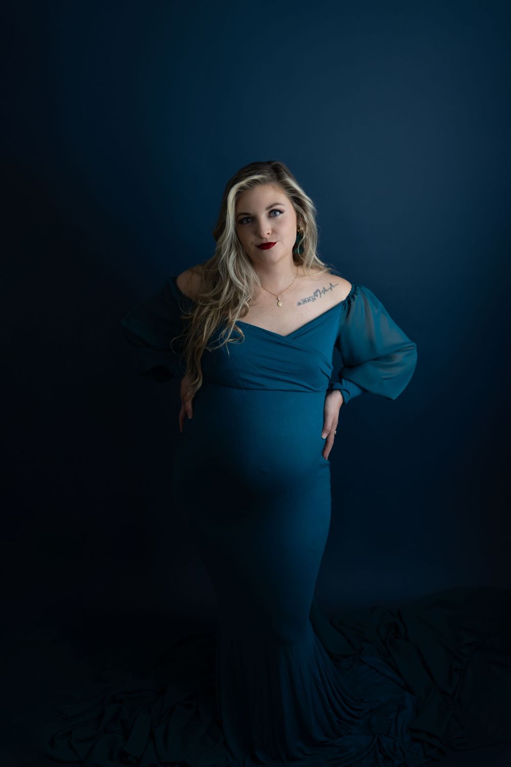 Maternity photo in blue gown, taken by Jen Knightstep, Photographer