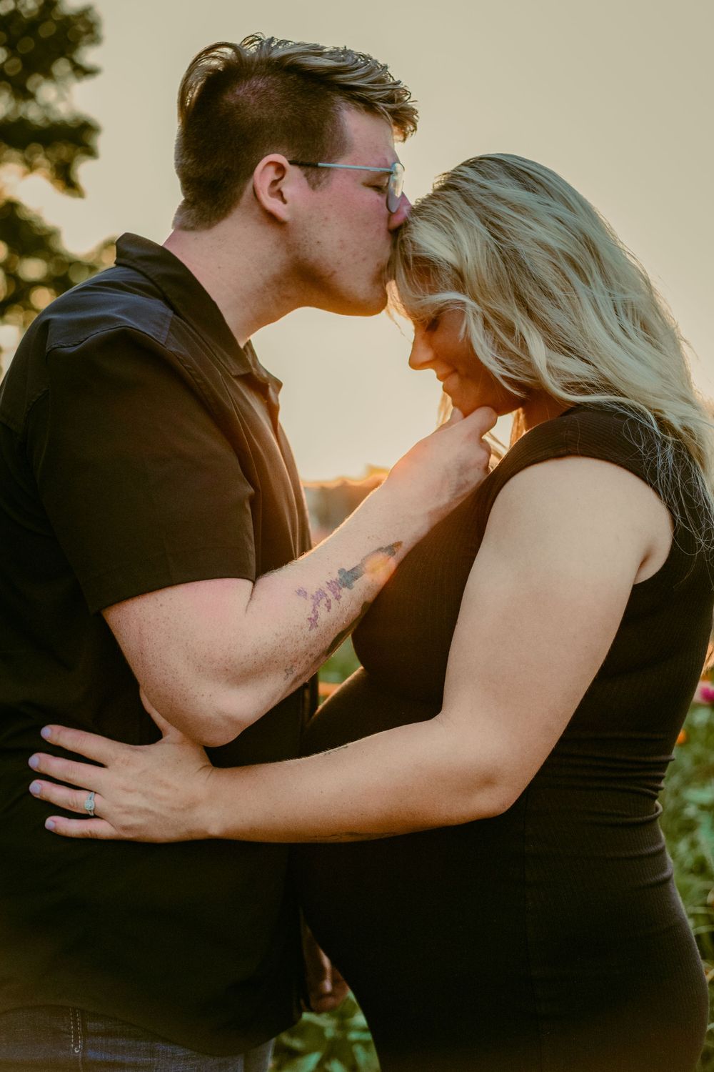 fayetteville north carolina nc fort brag affordable photographer photography cost friendly budget maternity flower field pregnant couples