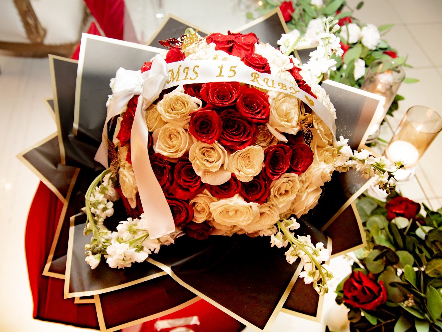 Quinceanera bouchon red and white