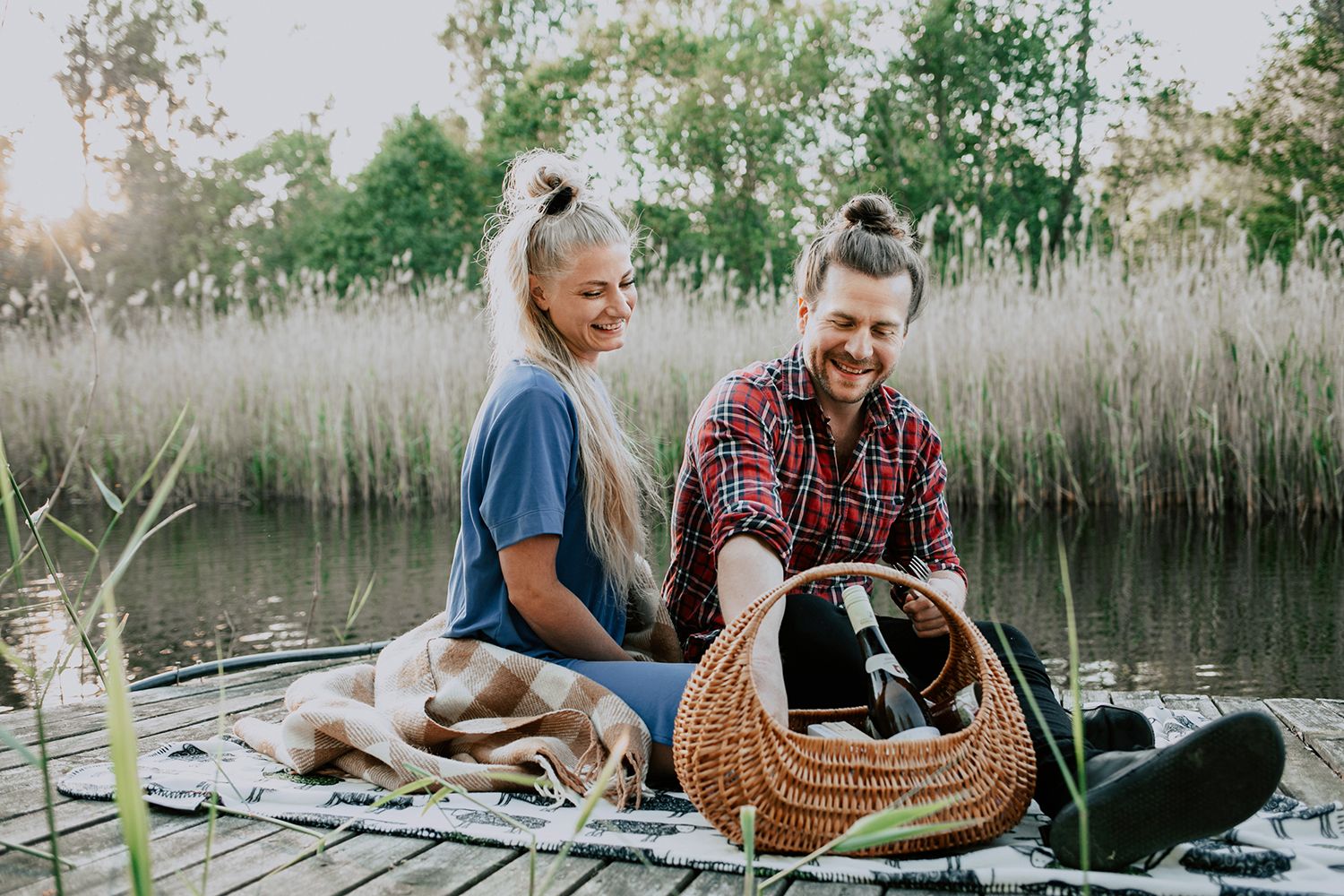 Parfotografering på Hammarö med Pär Kunze och Anna Nilsson. Footgraf Rebecca Nordin.