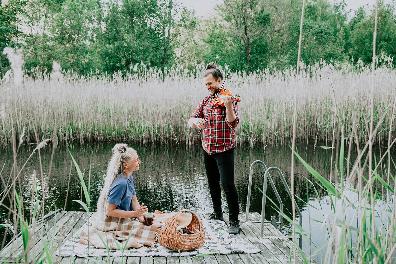 Parfotografering på Hammarö med Pär Kunze och Anna Nilsson. Footgraf Rebecca Nordin.