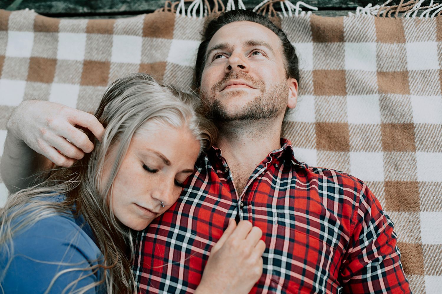 Parfotografering på Hammarö med Pär Kunze och Anna Nilsson. Footgraf Rebecca Nordin.