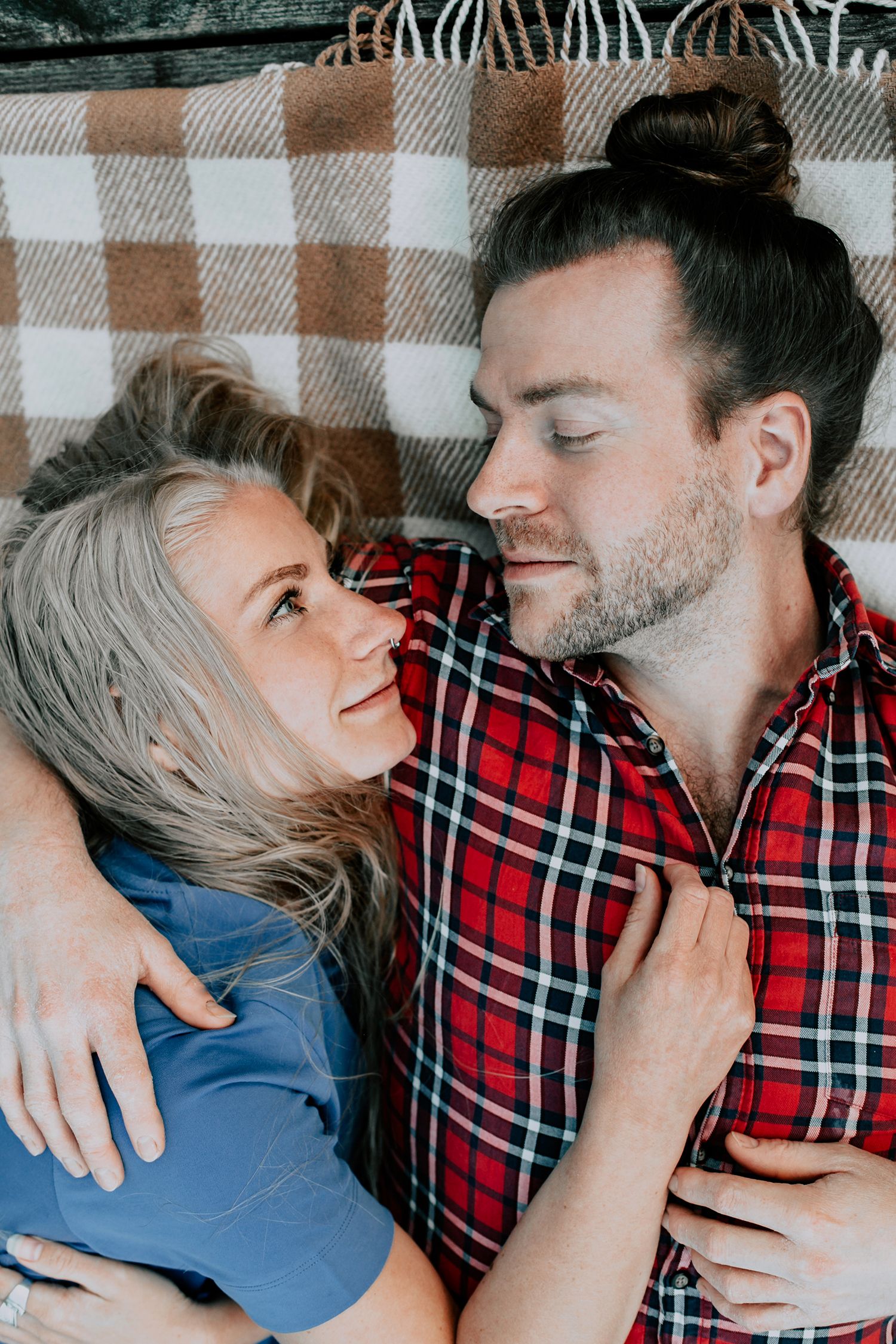 Parfotografering i Hammarö med Pär Kunze och Anna Nilsson. Footgraf Rebecca Nordin.