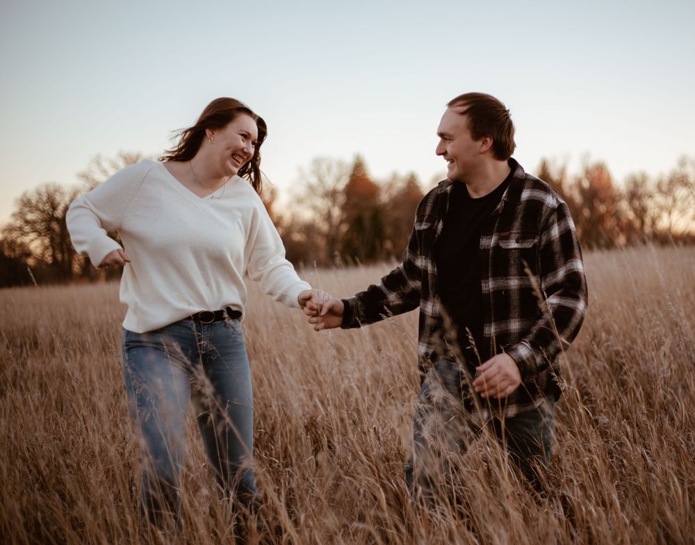 Fargo-Moorhead, Minnesota engagement photographer, wedding photographer, couples photographer, and family photographer