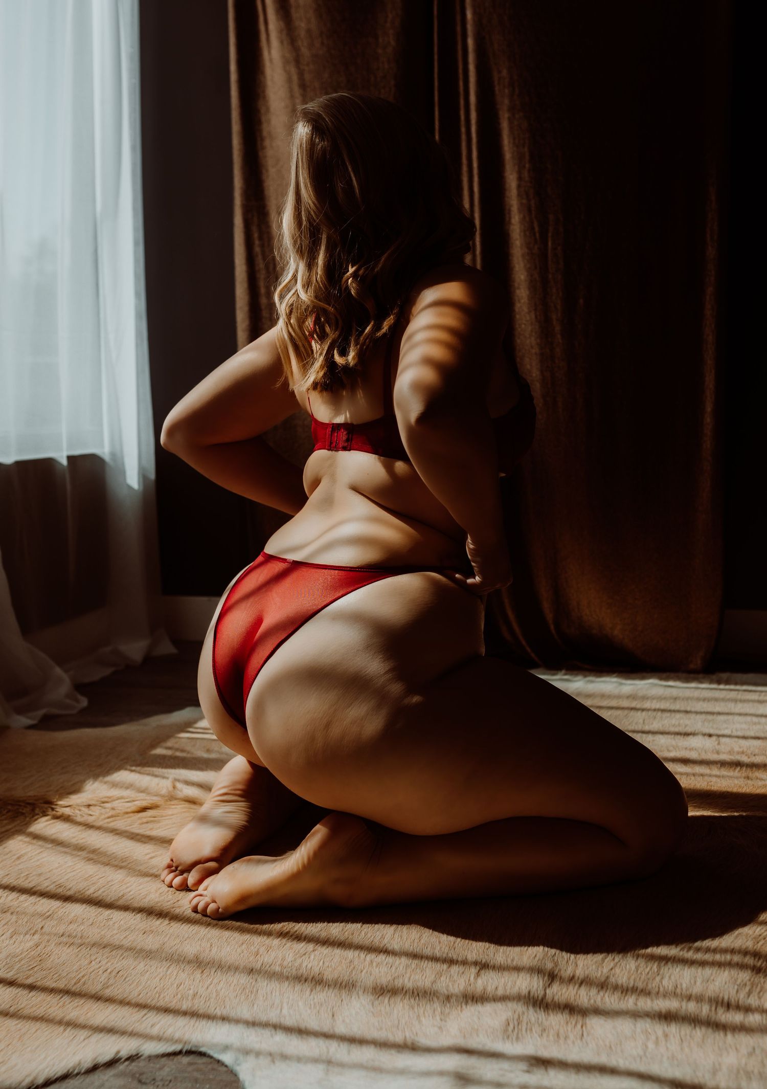 Natural sunlit boudoir photography session in Hudson Wisconsin
