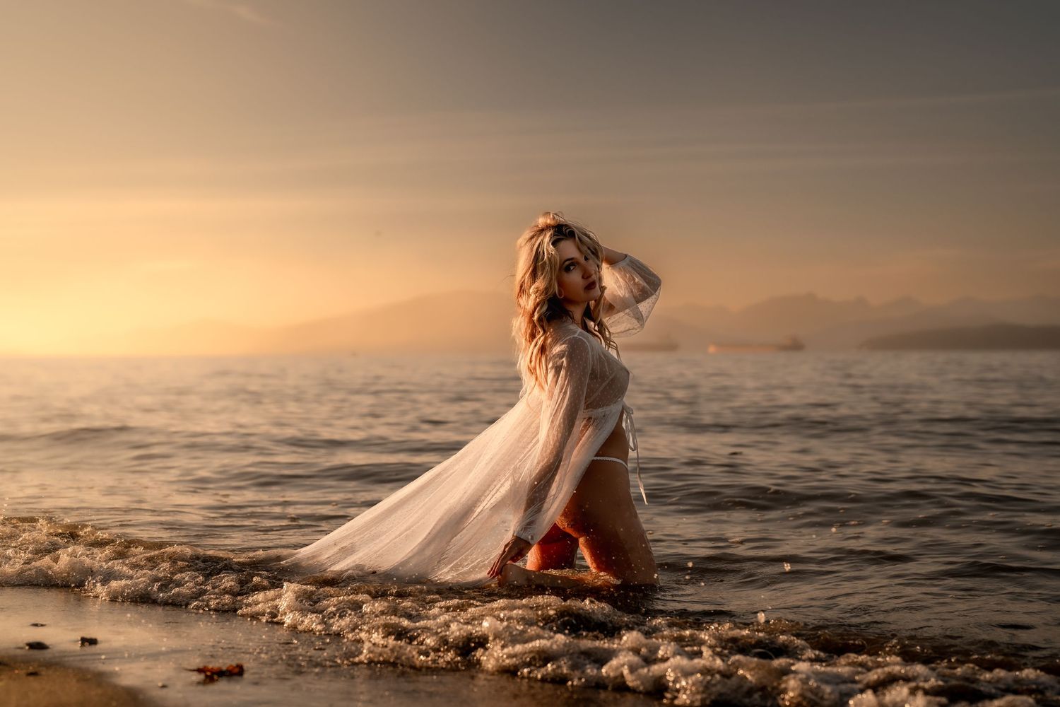 feminine session at the beach in Vancouver