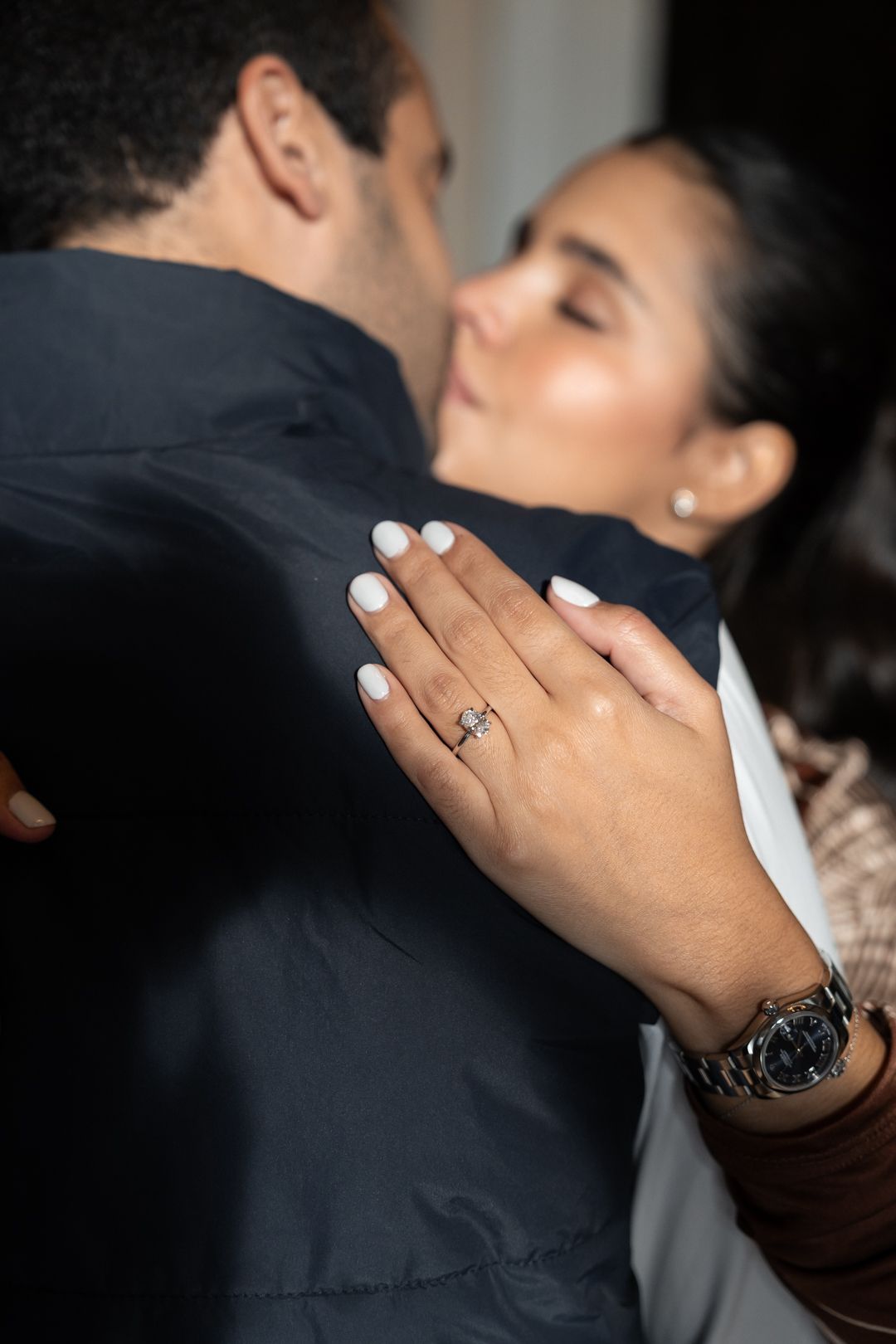 Propuesta de matrimonio en Madrid con estilo natural, momento especial entre pareja