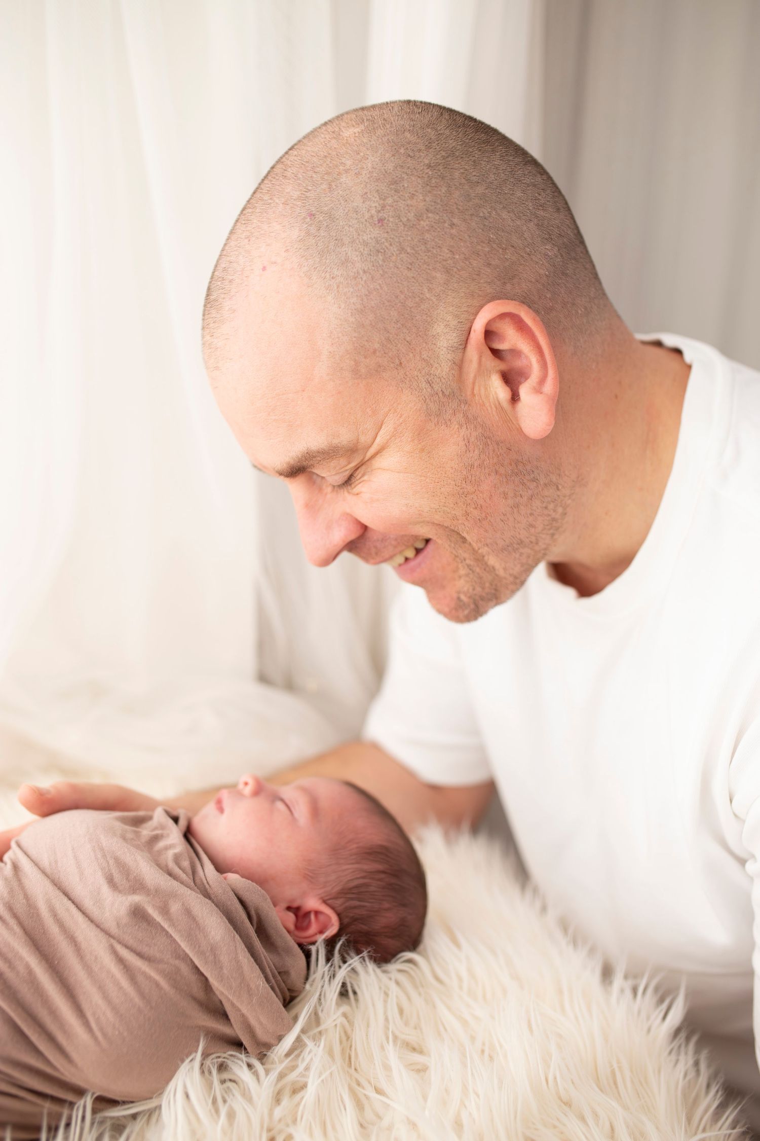 newborn baby photoshoot by little wonderland photography widnes cheshire runcorn frodsham warrington st helens liverpool