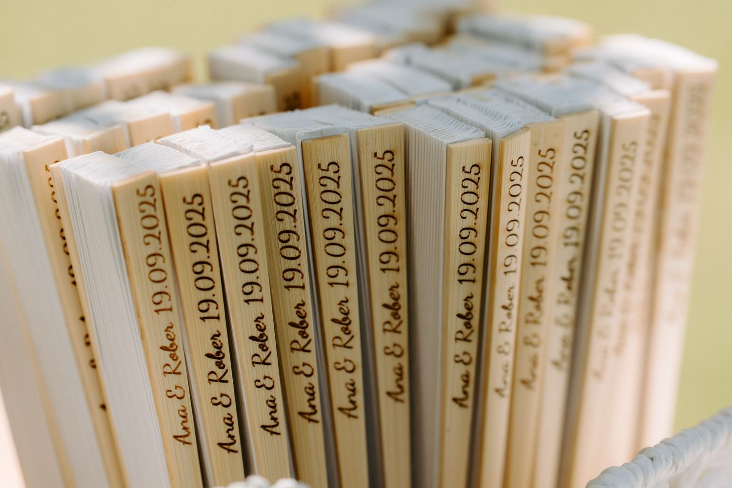 Personalized wooden wedding favors engraved with Ana and Rober 19.09.2025 date.