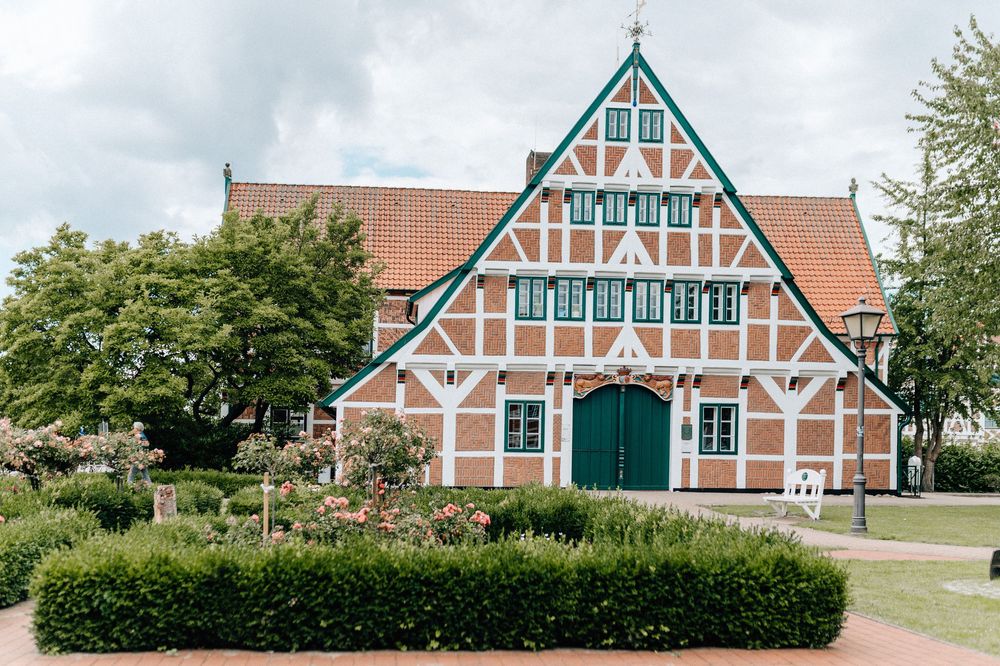 Jorker Rathaus als Standesamt in Jork für Hochzeitspaare mit Fotografin Julia Assmann