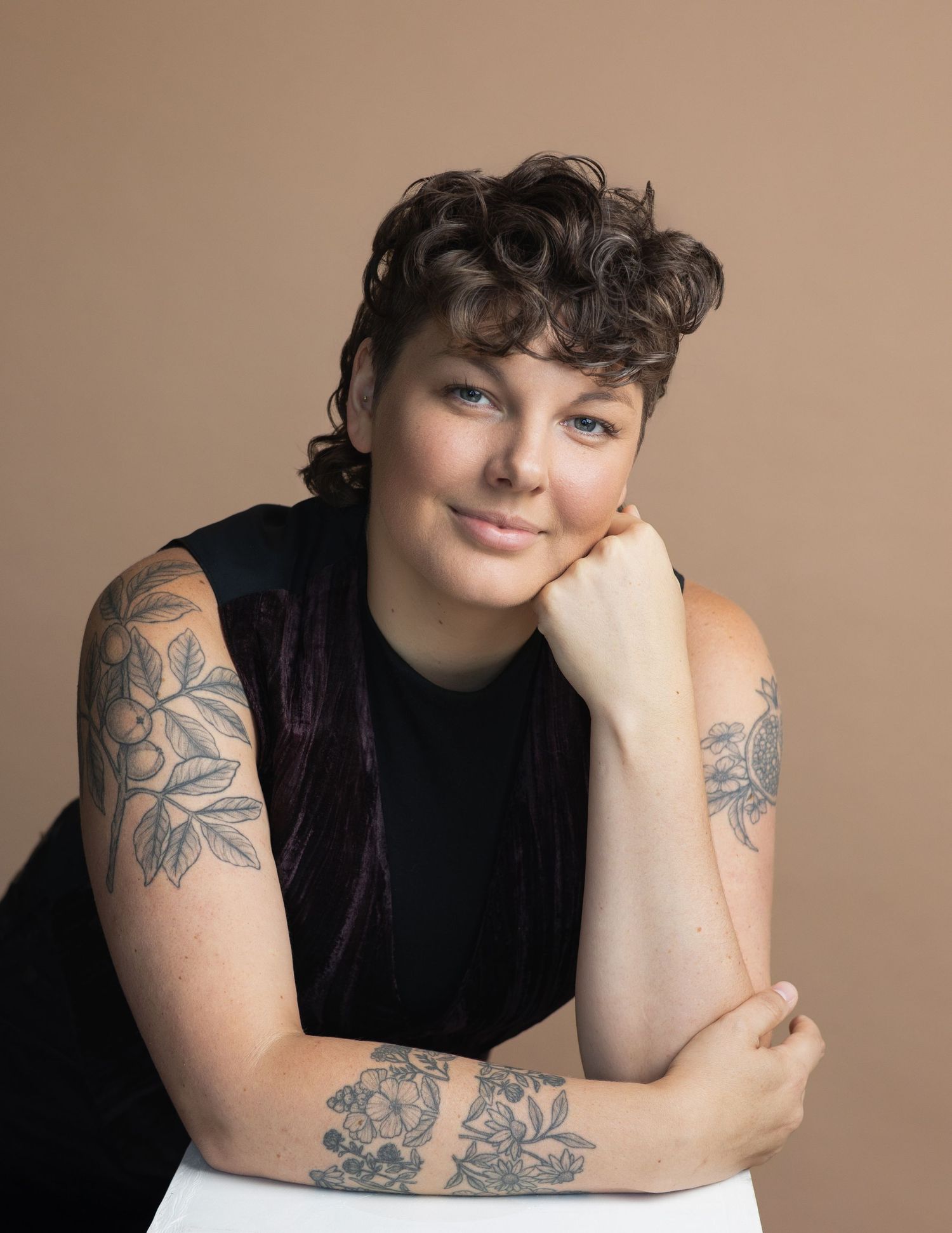 Personal branding photo of a Theo Hayes New York opera singer with tattoos, leaning on armrest, confident and approachable.