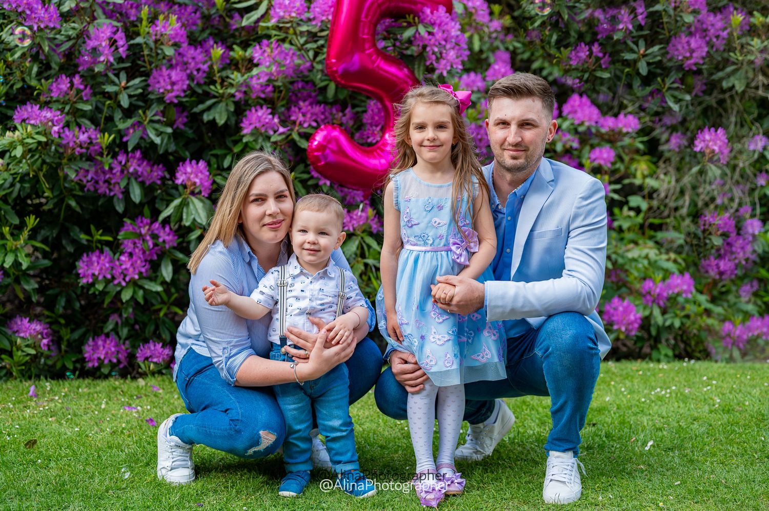 family photographer Wolverhampton, Wolverhampton family photography, family photoshoot Wolverhampton, professional family portraits, outdoor