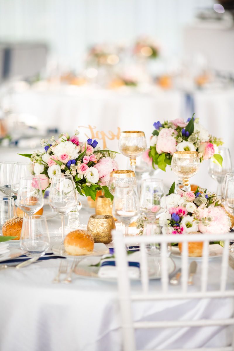 Elegant wedding table setting with flowers and candles at Château Barthélemy