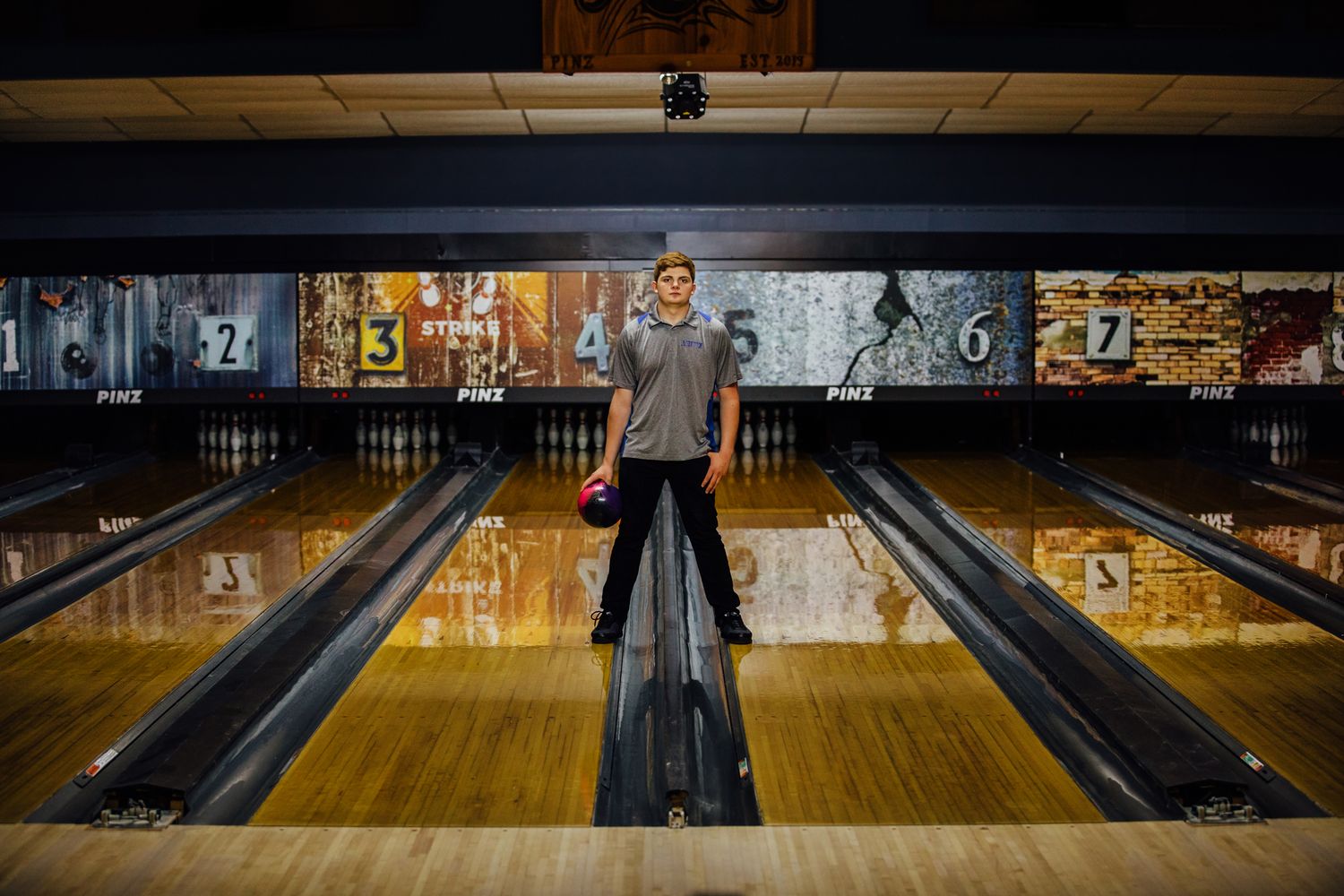 Senior Boy Photography, Senior Portraits for Boys Bowling, Sioux Falls Photographer, Sioux Falls Senior Photos, Dell Rapids Senior Photos