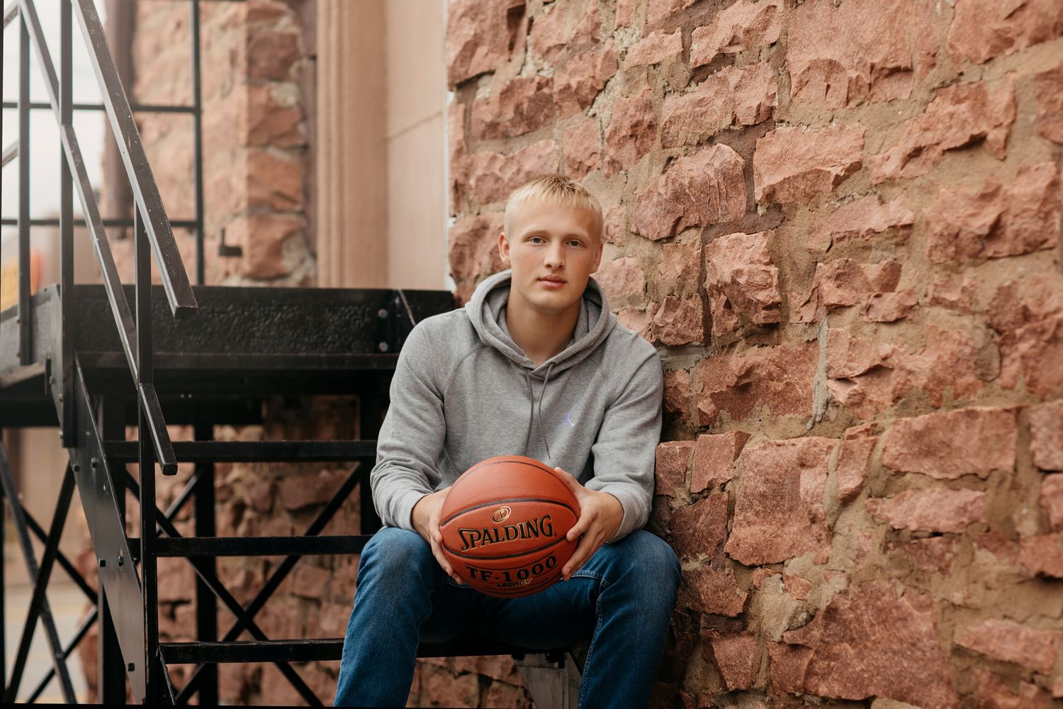 Senior Boy Photography, Senior Portraits for Boys Basketball, Sioux Falls Photographer, Sioux Falls Senior Photos