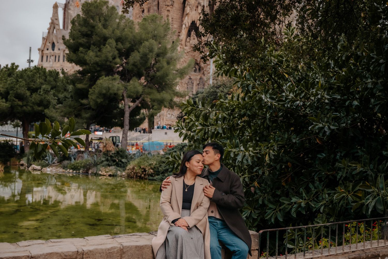 Sweet kiss top of Ciutadella fountain Engagement photoshoot Barcelona BarcelonaLoversPH