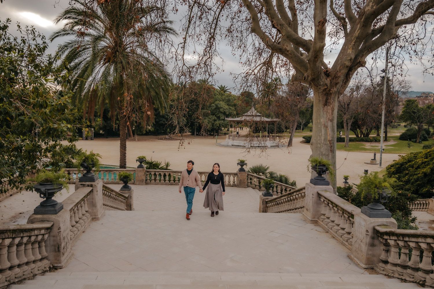 Sweet couple reflection lake Barcelona Engagement photoshoot Barcelona BarcelonaLoversPH