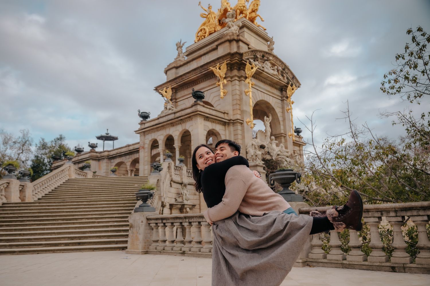 Joyful candid moment Ciutadella Park Barcelona Engagement photoshoot Barcelona BarcelonaLoversPH