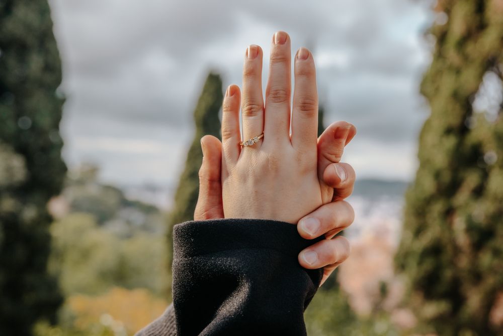 Tender hand detail engagement ring Laribal Surprise proposal Barcelona BarcelonaLoversPH