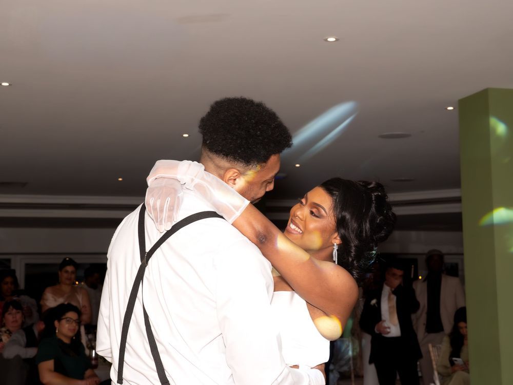 wedding photographer first dance couple wildes inn chesterfield