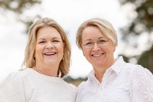 Zussen foto tijdens familiefotosessie in Ommen, Salland Overijssel - Inge Muller Fotografie - Fotograaf Lemelerveld