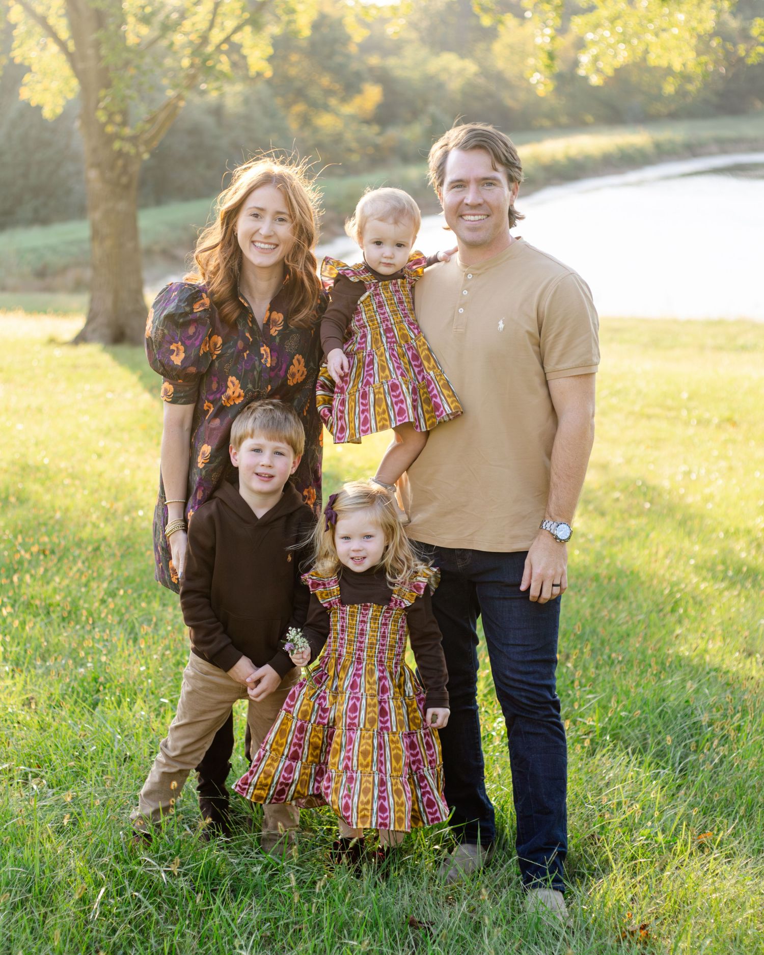 Outfoor fall family photo