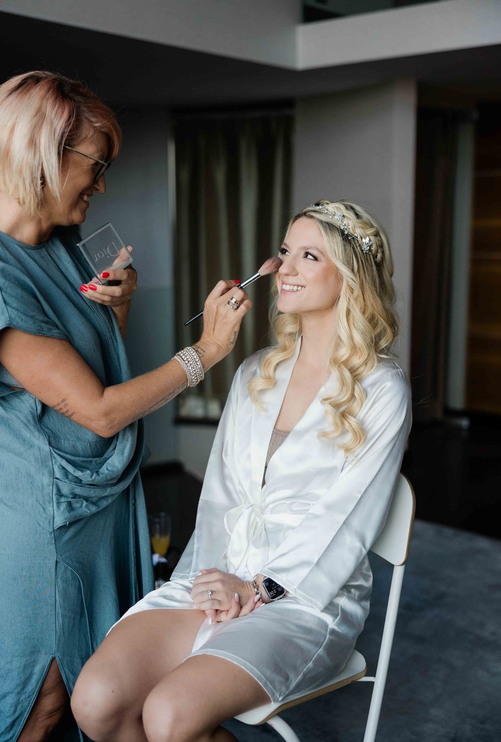Bridal preparations - makeup finishing touches at Aranybástya Budapest