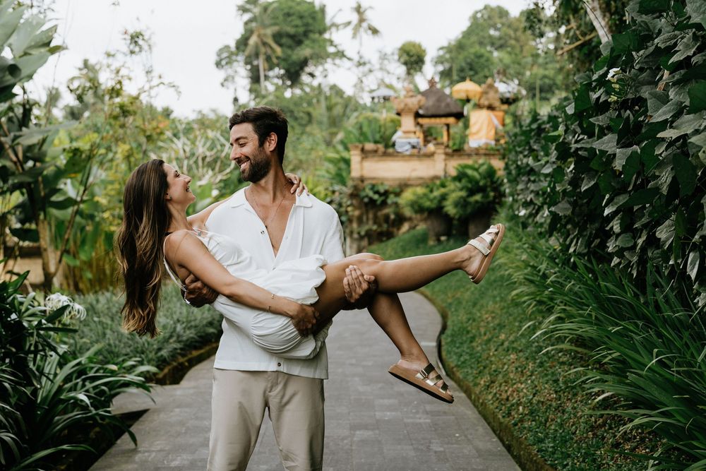 Romantic couple photoshoot in Bali with garden background