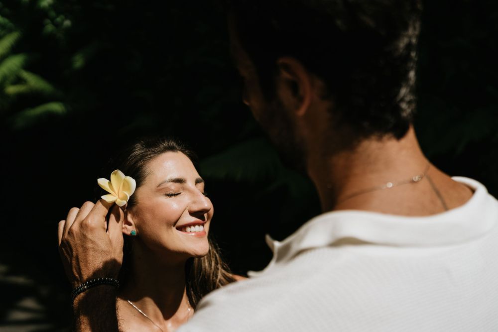 Romantic couple photoshoot in Bali with lush green background