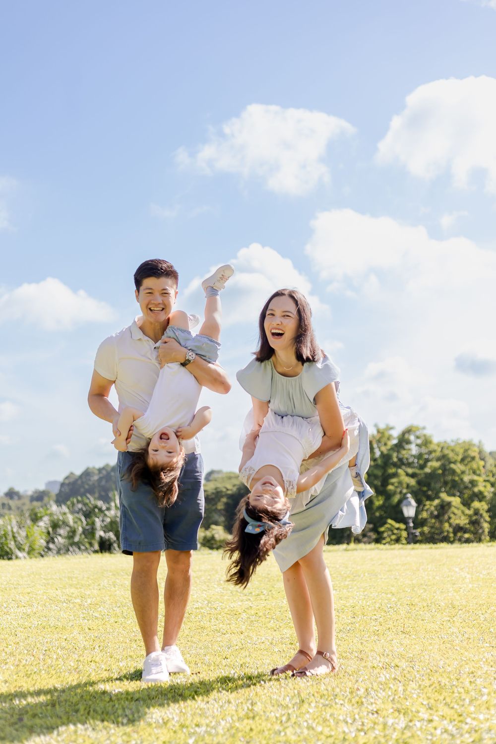 beautiful and joyful family portrait session in Singapore botanics garden, gallop extension.