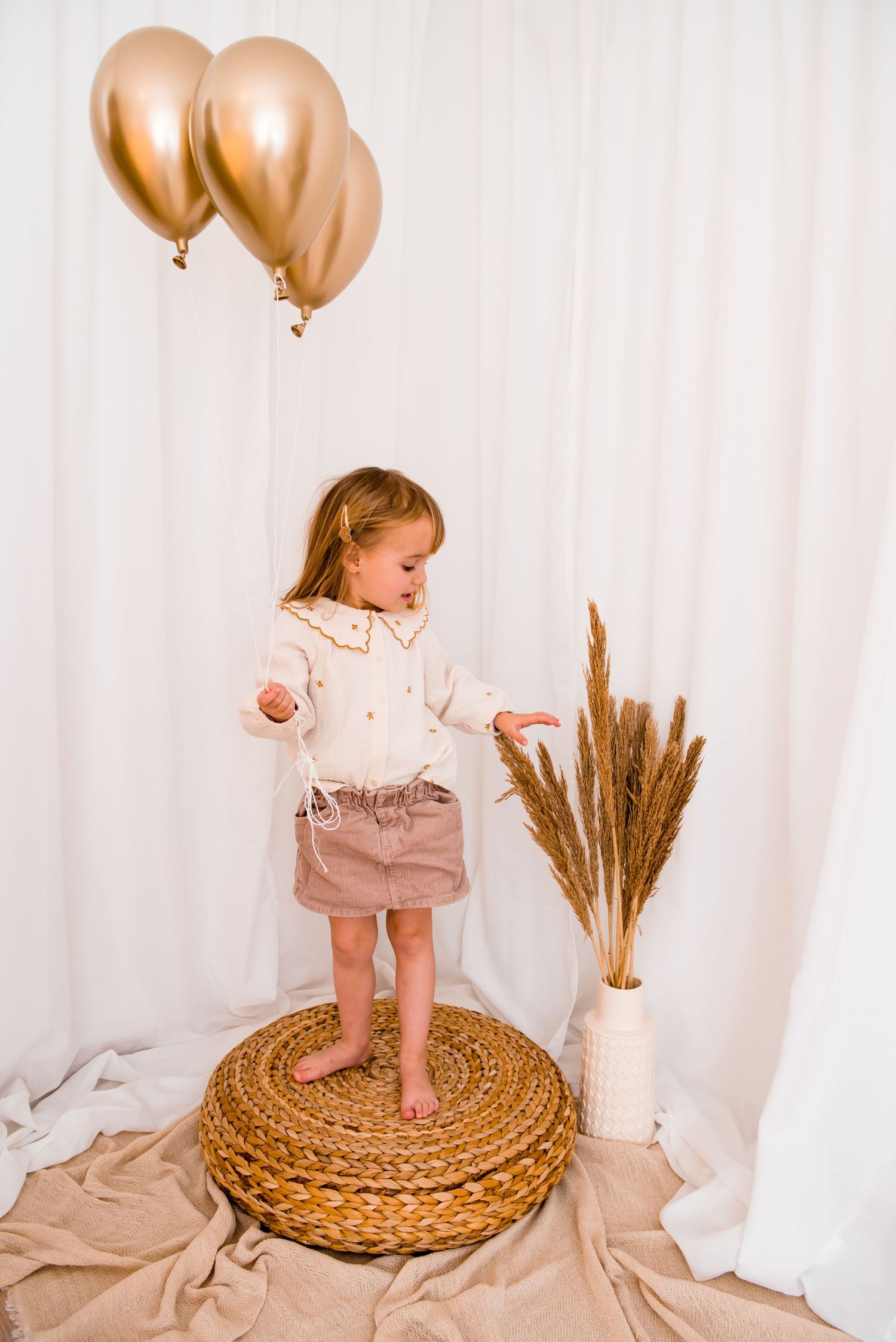 communiefoto's in de studio met een neutraal beige decor , vorselaar