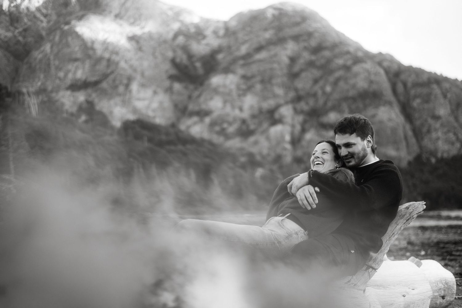 Fotógrafo para pedida de mano en Bariloche. Capturo el "Sí" en secreto con el Nahuel Huapi de fondo. Emoción pura y discreción total.