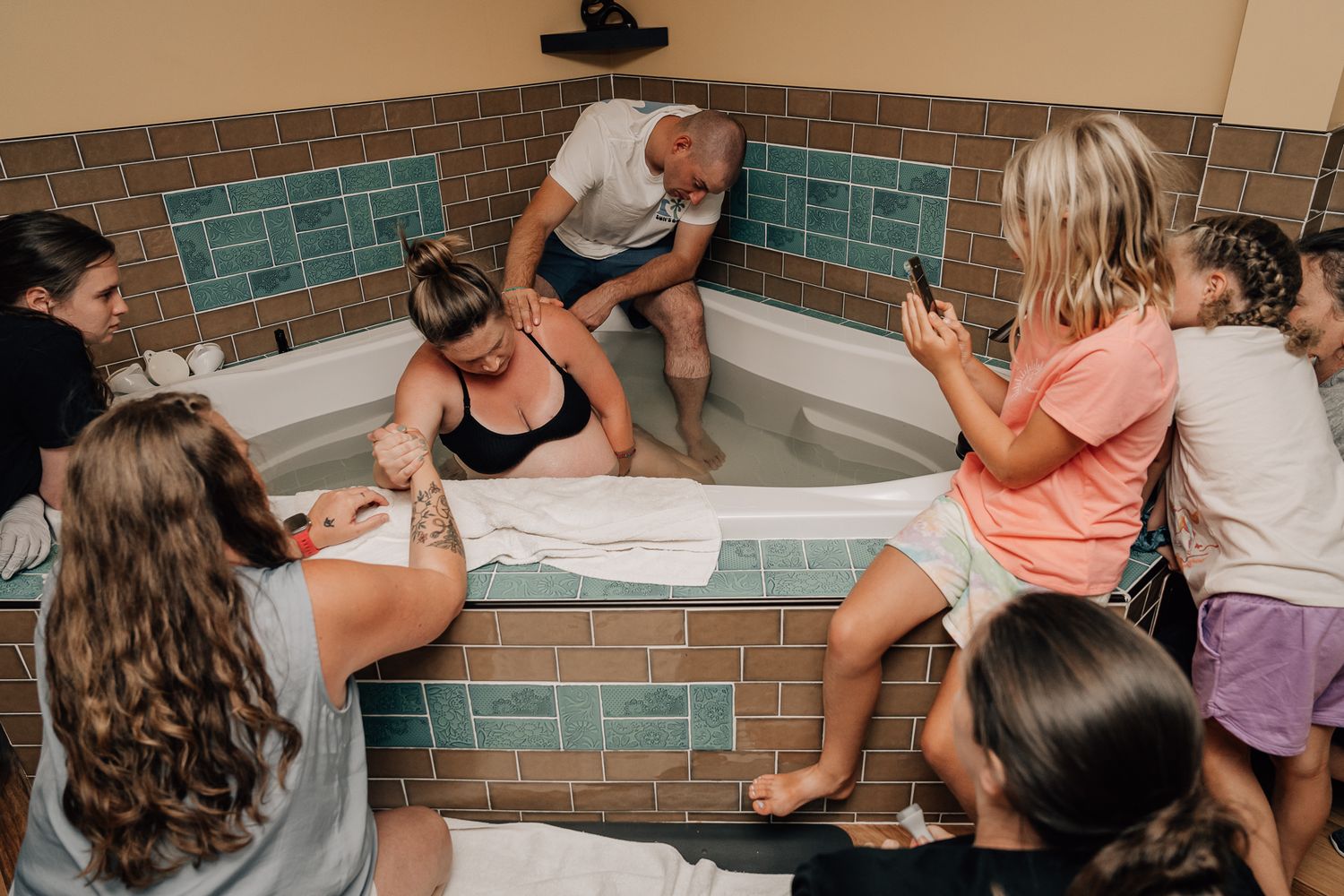 doula and birth photographer near me in northern Virginia